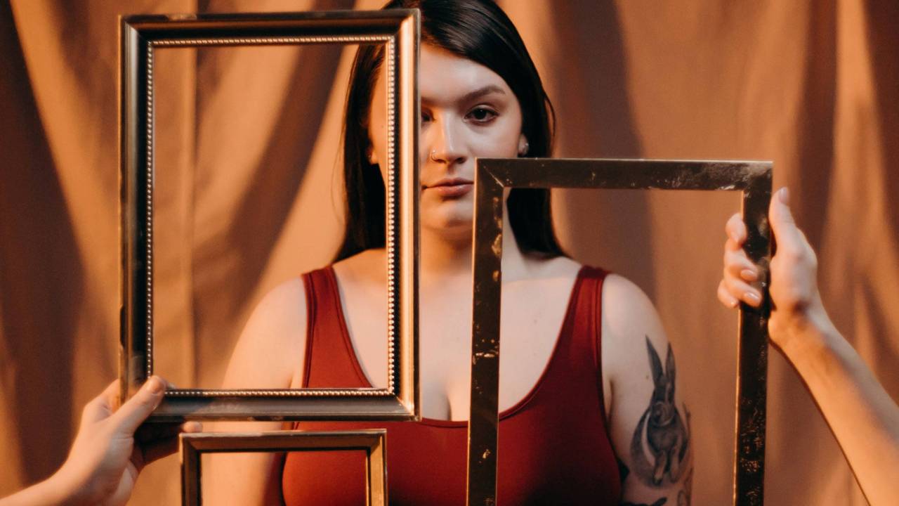 Mulheres relatam pressão para estarem belas no trabalho
